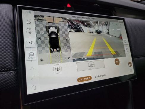 New 2025 Land Rover Discovery Sport Dynamic SE image 19