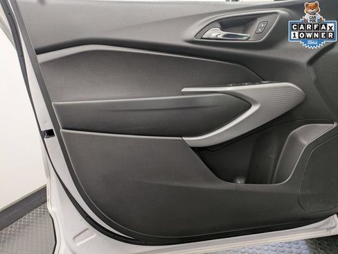 Used 2024 Chevrolet Trax RS w/ Sunroof Package FWD image 8