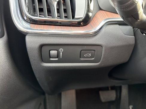 Used 2021 Volvo S60 T5 Momentum image 28