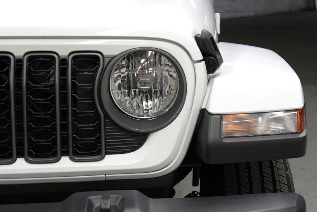New 2026 Jeep Gladiator Sport AWD/4WD image 32