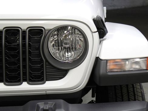 New 2026 Jeep Gladiator Sport image 32