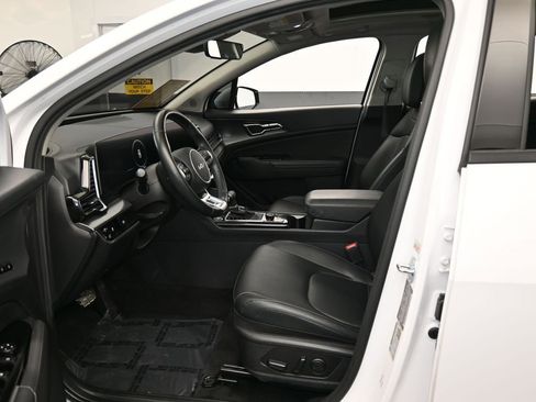 Used 2023 Kia Sportage SX image 12