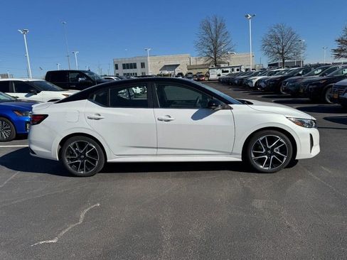 Used 2025 Nissan Sentra SR w/ SR Premium Package image 2