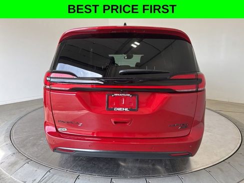 New 2027 Chrysler Pacifica Limited AWD/4WD image 6