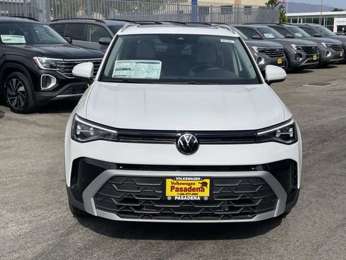 New 2025 Volkswagen Taos SE image 2