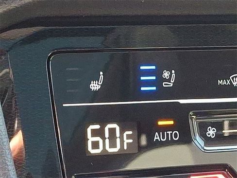 New 2025 Volkswagen Taos SEL image 20