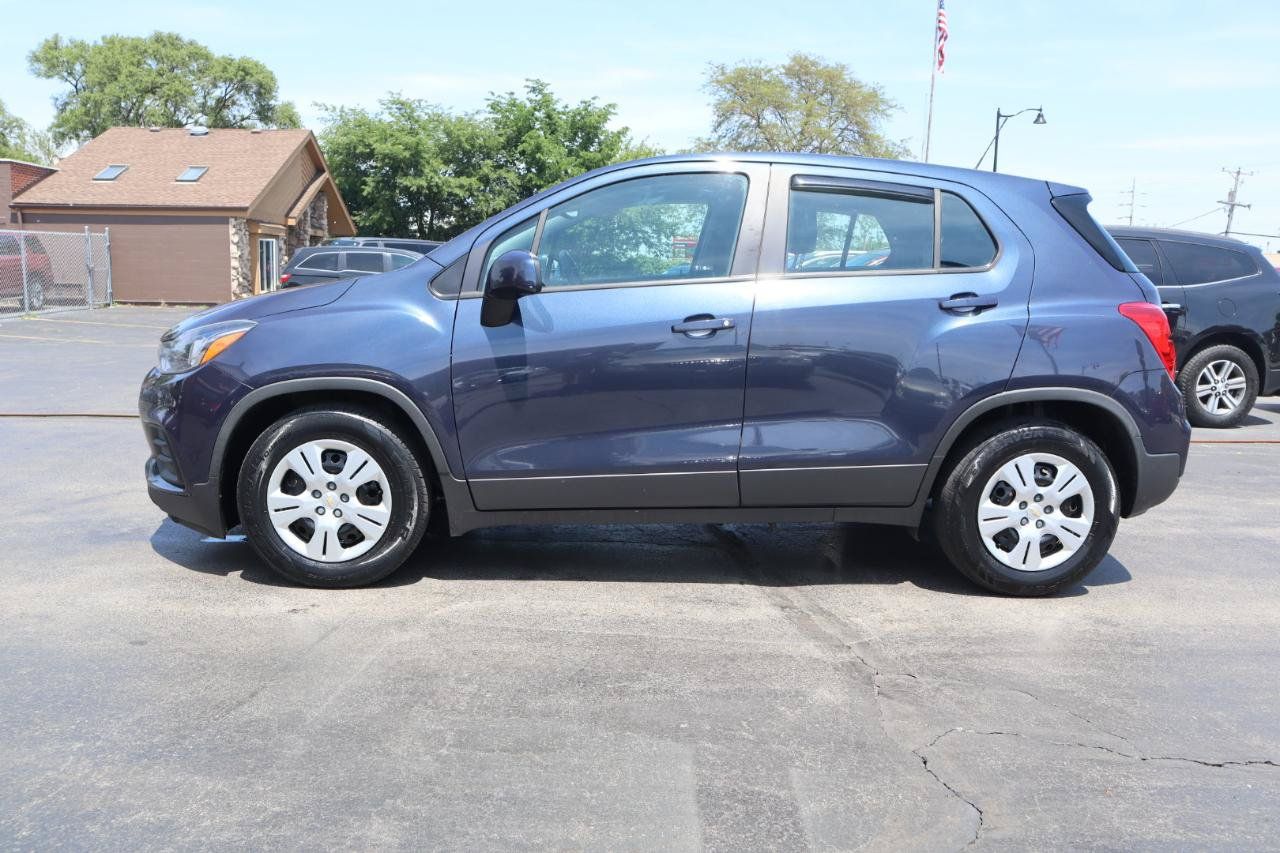 Used 2018 Chevrolet Trax LS FWD image 2