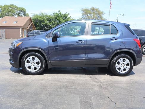 Used 2018 Chevrolet Trax LS FWD image 2