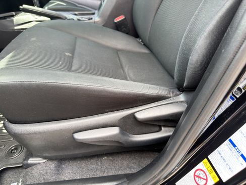 Used 2017 Toyota RAV4 LE w/ Carpet Mat Package AWD/4WD image 27