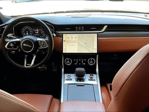 Used 2024 Jaguar XF R-Dynamic SE RWD image 15