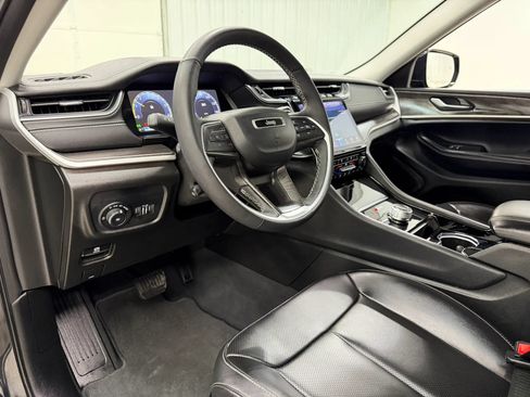 Used 2023 Jeep Grand Cherokee L Limited w/ Luxury Tech Group II AWD/4WD image 12