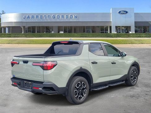 Used 2024 Hyundai Santa Cruz SE FWD image 4