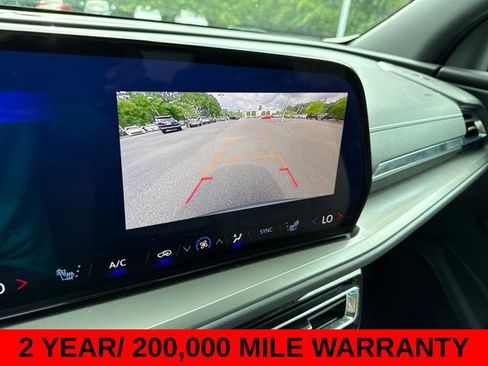 Used 2025 Chevrolet Traverse LT AWD/4WD image 17
