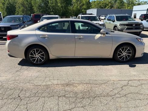 Used 2016 Lexus ES 350 w/ Luxury Package w/Wood Trim FWD image 8