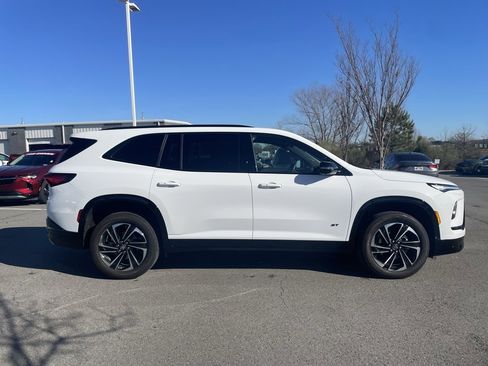Used 2025 Buick Enclave Sport Touring image 9