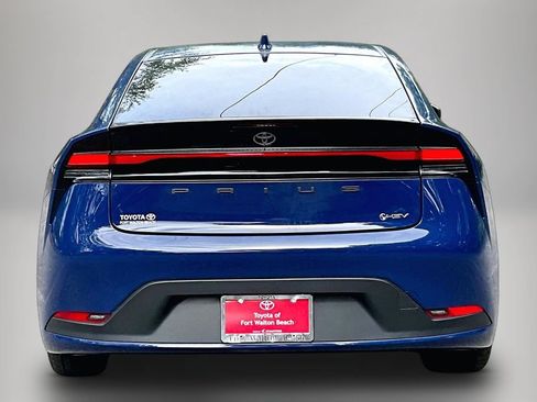 Used 2024 Toyota Prius LE FWD image 6