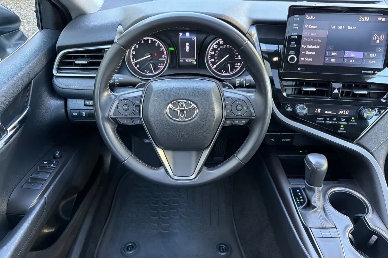 Used 2023 Toyota Camry SE w/ Audio Upgrade Package FWD image 15