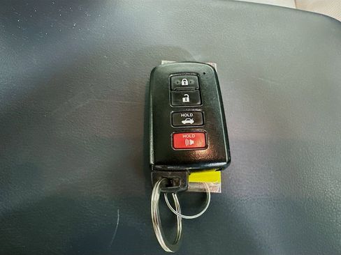 Used 2013 Toyota Avalon Limited image 42