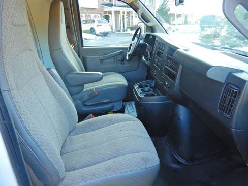 Used 2019 GMC Savana 3500 G3500 Cargo w/ Driver Convenience Package image 15