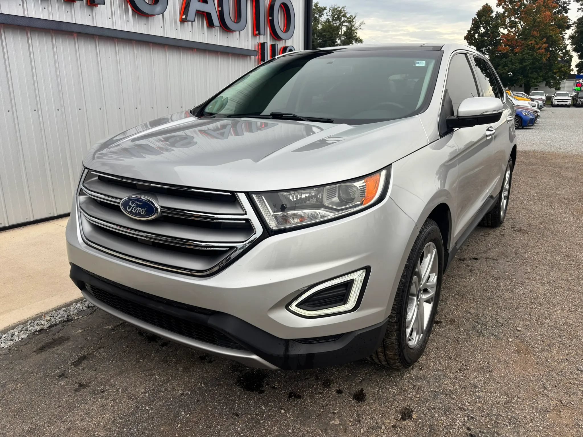 Used 2018 Ford Edge Titanium w/ Equipment Group 301A FWD image 13