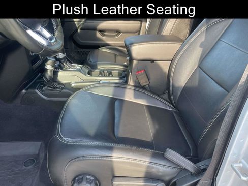 Used 2022 Jeep Wrangler Unlimited Sahara w/ Cold Weather Group image 17