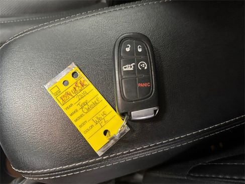 Used 2019 Jeep Cherokee Limited image 26