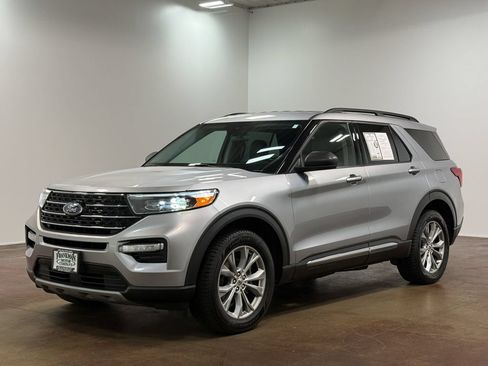 Used 2023 Ford Explorer XLT w/ Equipment Group 202A AWD/4WD image 7