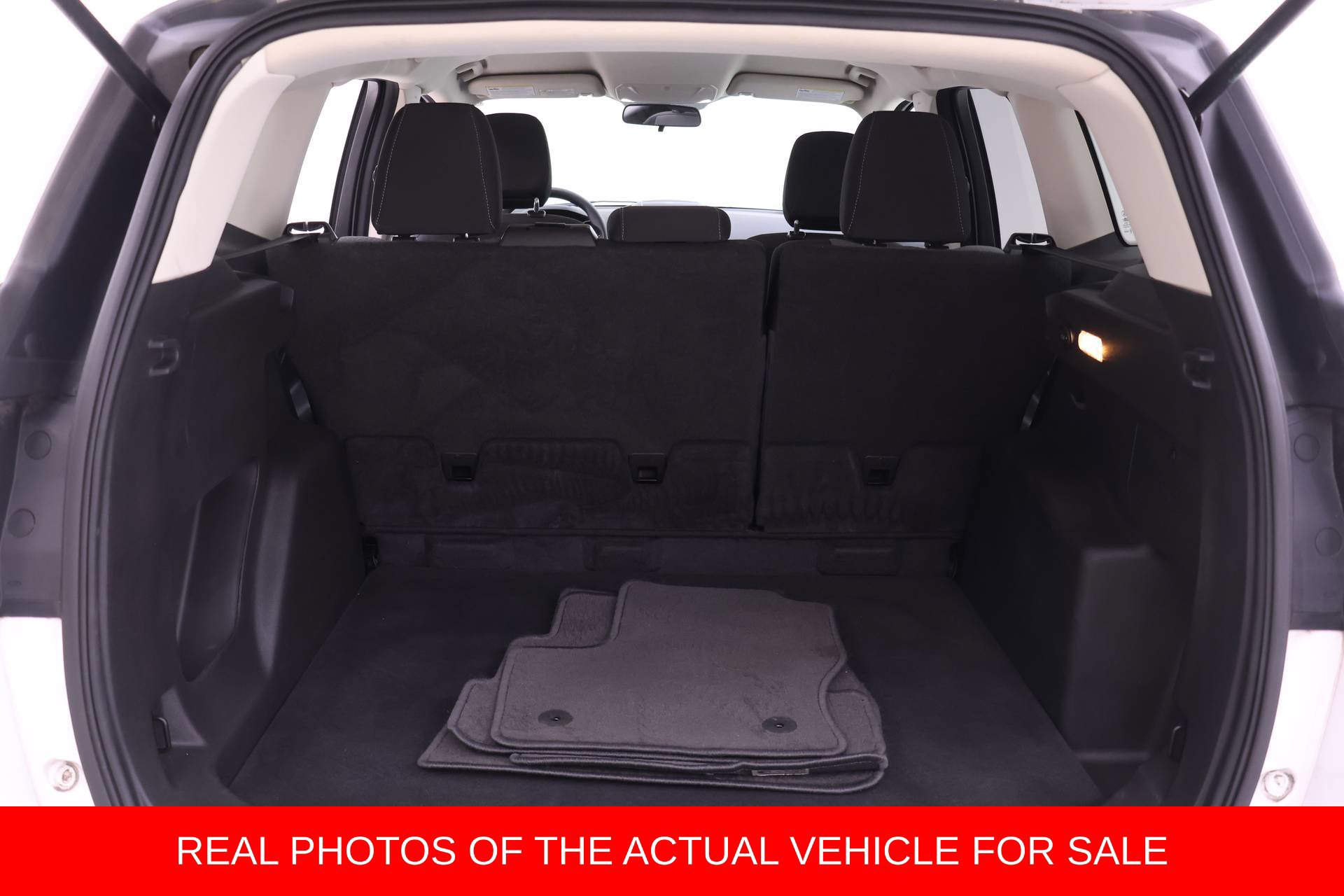 Used 2019 Ford Escape SE FWD image 15