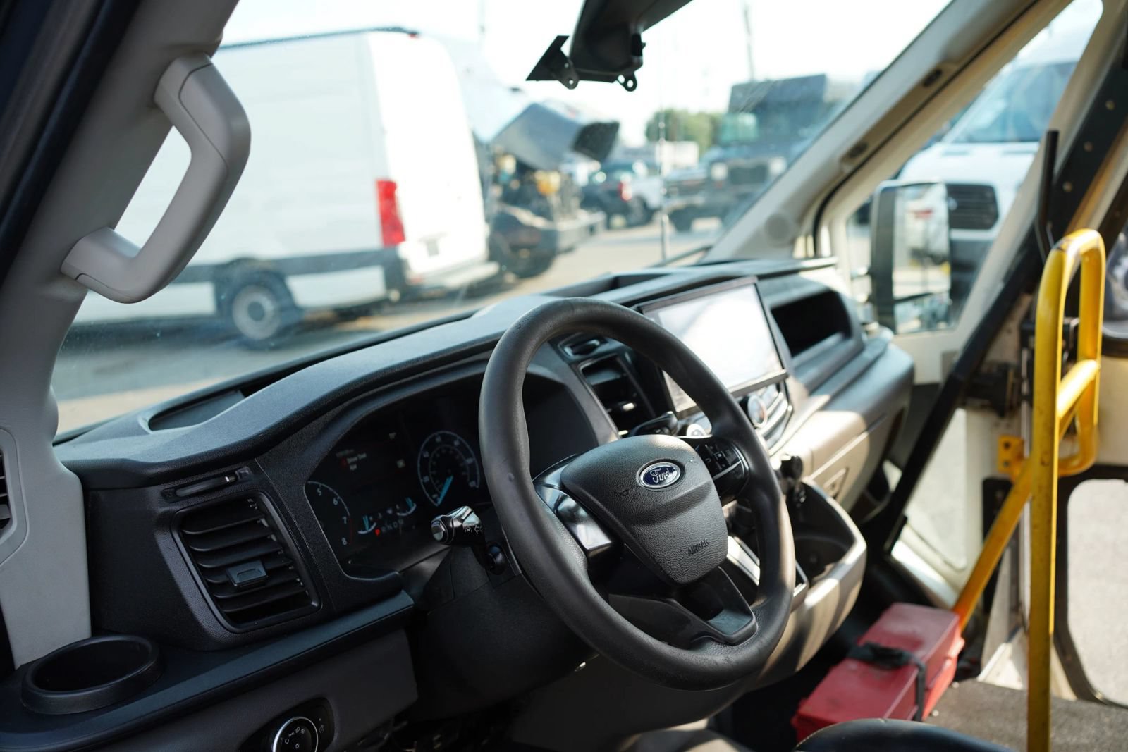 Used 2021 Ford Transit 350 DRW RWD image 2