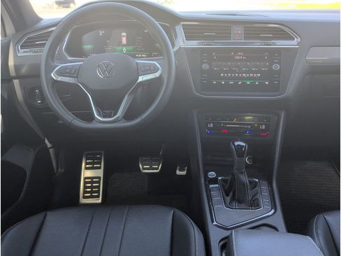 Used 2023 Volkswagen Tiguan SE R-Line image 31