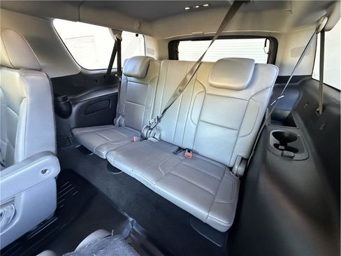 Used 2018 Chevrolet Suburban LT AWD/4WD image 13