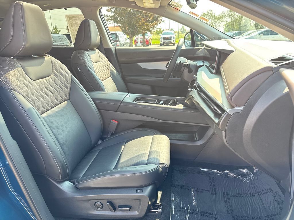 Used 2025 Nissan Murano Platinum w/ Cargo Package AWD/4WD image 39