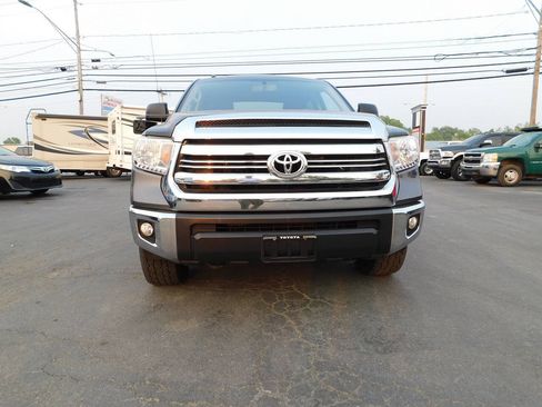 Used 2016 Toyota Tundra SR5 w/ TRD Off Road Package AWD/4WD image 19