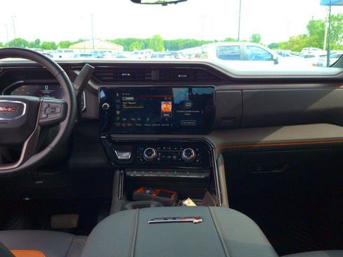 Used 2024 GMC Sierra 2500 AT4 w/ AT4 Premium Plus Package AWD/4WD image 6