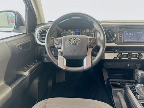 Used 2017 Toyota Tacoma SR5 w/ Tow Package RWD image 21