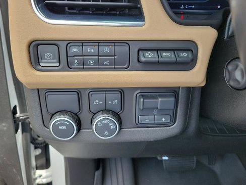 Used 2023 Chevrolet Tahoe Premier w/ Advanced Technology Package RWD image 29