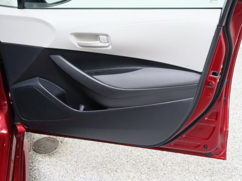 Certified 2025 Toyota Corolla LE FWD image 31