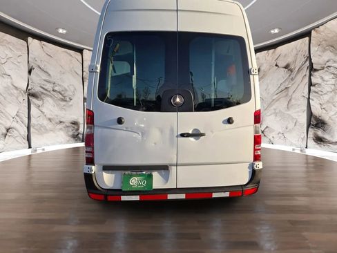 Used 2010 Mercedes-Benz Sprinter 3500 image 5