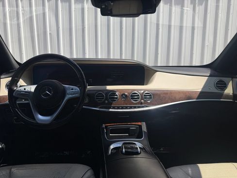Used 2018 Mercedes-Benz S 560 Sedan image 12