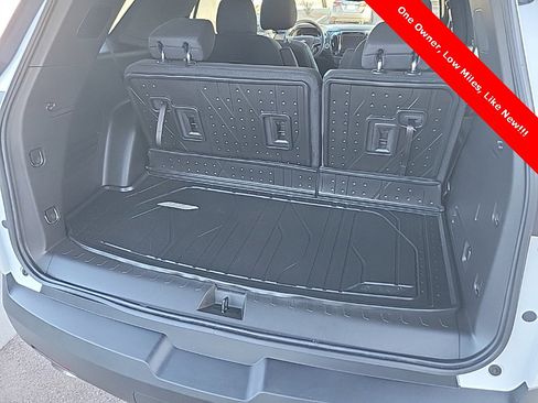 Used 2023 Chevrolet Traverse LT image 14
