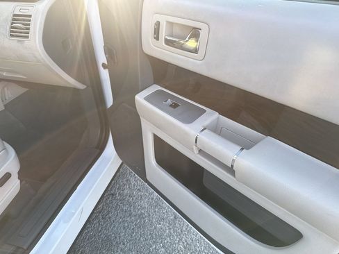 Used 2011 Ford Flex SEL w/ Rapid Spec Order Code FWD image 26