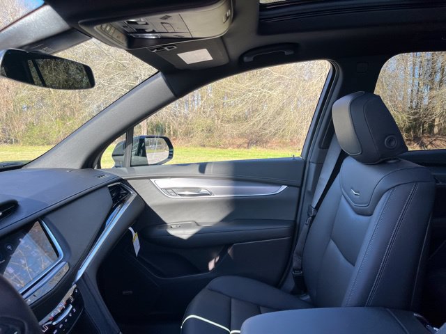 New 2025 Cadillac XT6 Luxury FWD image 18