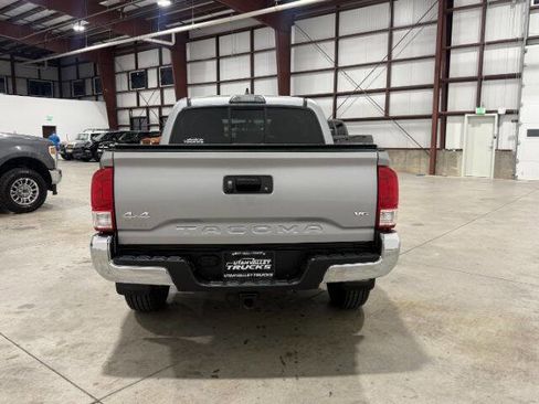 Used 2017 Toyota Tacoma SR5 w/ Tow Package image 9