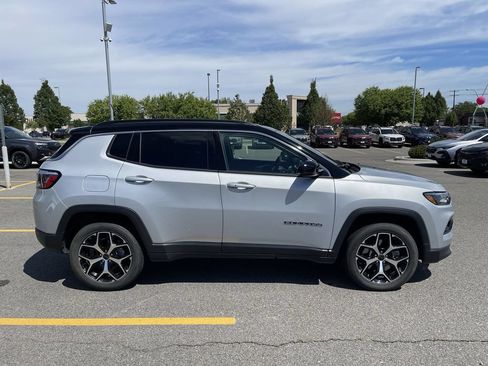 Used 2025 Jeep Compass Limited AWD/4WD image 11