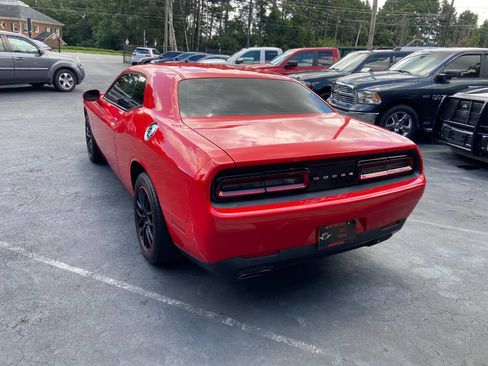 Used 2016 Dodge Challenger SXT image 8