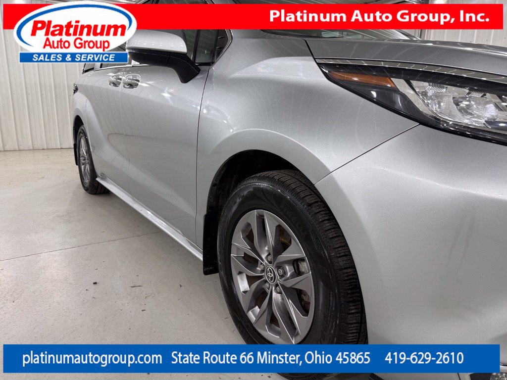 Used 2023 Toyota Sienna XLE AWD/4WD image 53