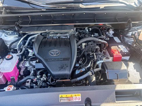 Certified 2024 Toyota Highlander XLE FWD image 14