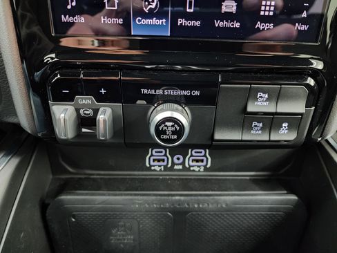 Used 2025 RAM 1500 Big Horn AWD/4WD image 16