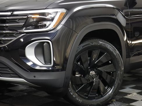 New 2026 Volkswagen Atlas SE w/ Panoramic Sunroof Package image 4