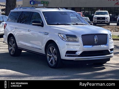 Used 2019 Lincoln Navigator Reserve image 1